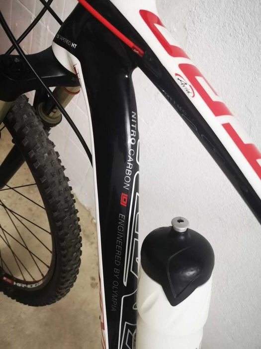 Bicicleta em carbono OLYMPIA Roda 29