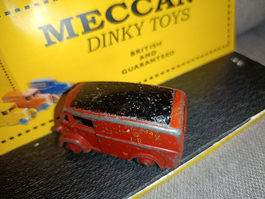 Miniatura Dinky Toys No. 260 Morris J. 1955