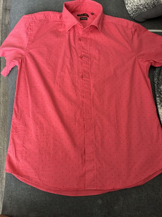 Мужская рубашка красного цвета