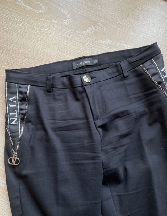 Spodnie czarne eleganckie do pracy cygaretki Valentino VLNT