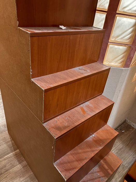 Oddam szafkę do przedpokoju – na wymiar, pod schody