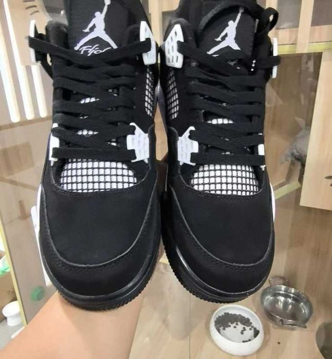 Jordan 4 Retro White Thunder r.44
