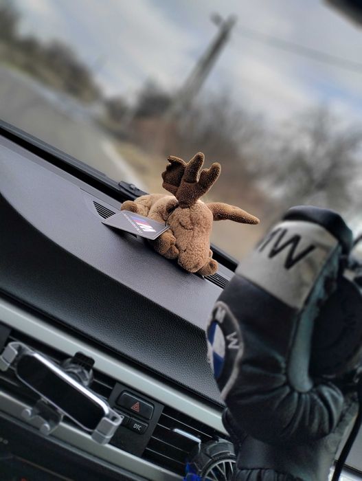 Бодрая BMW e90, два литра