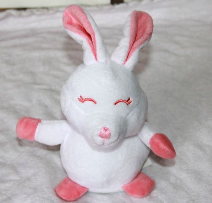 zabawka królik króliczek biały gadający powtarzający interaktywny