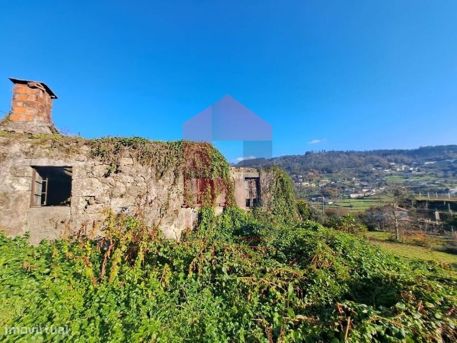 Moradia para restauro, Valões — Vade, Braga