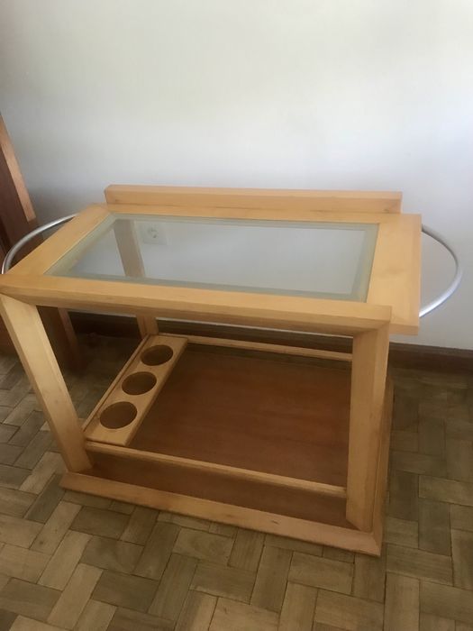 Mesa / bar com rodas