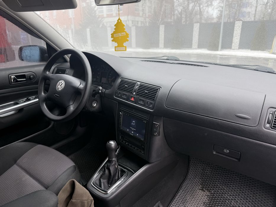Volkswagen Golf 1.6 СУПЕР СТАН