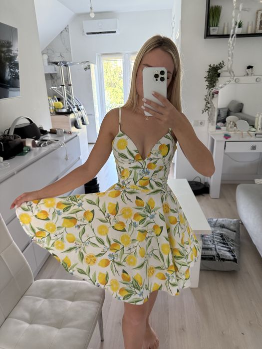 Летнее платье с лимонами