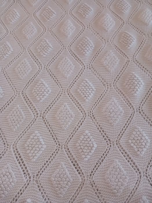 Colcha em tricot feita com duas agulha