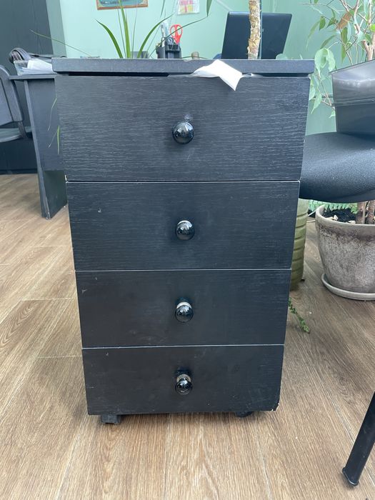 Стіл офісний і тумбочка