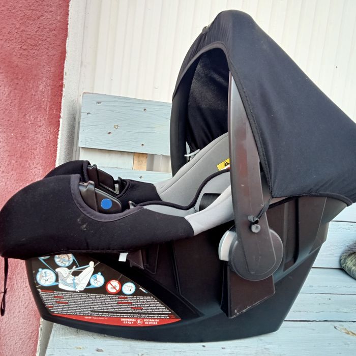 Vendo carrinho de bebê e ovo com pouco uso