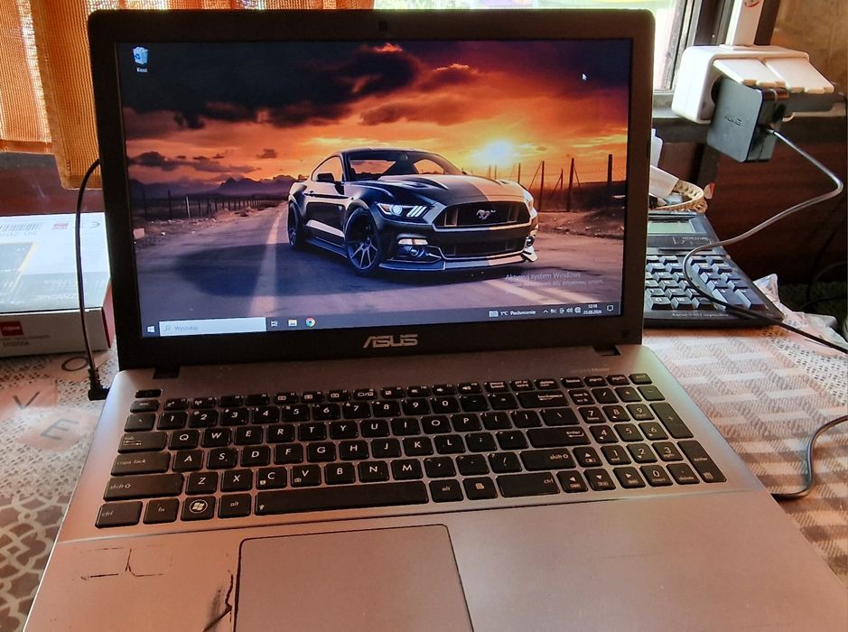 Asus X 550 C i3 windows 10