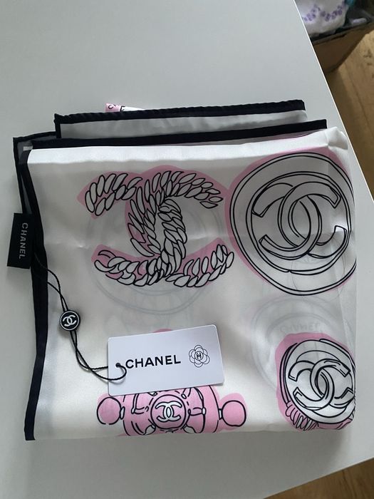 Elegancka apaszka CHANEL – różowo-biała