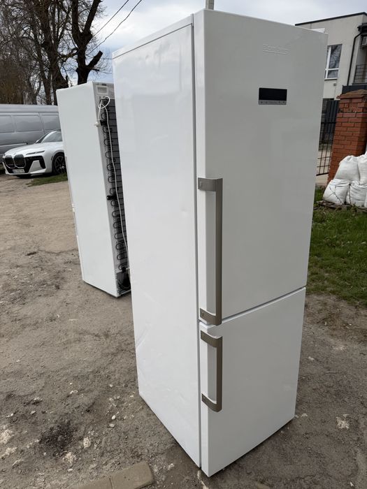 Холодильник новфрост Blomberg KND9753N
