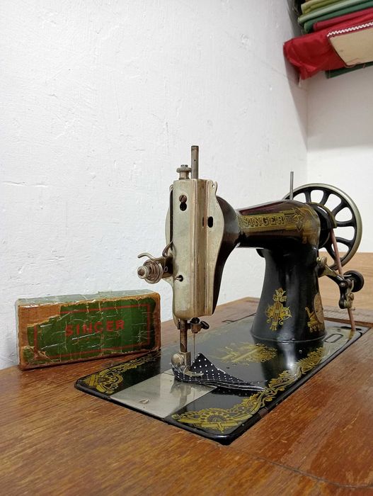 Máquina de costura Singer 
Modelo: 27K 
Ano: 1904