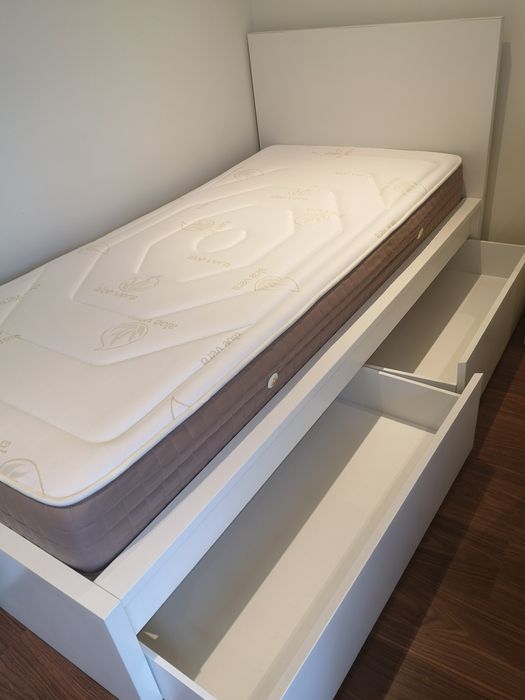 Cama solteiro IKEA malm