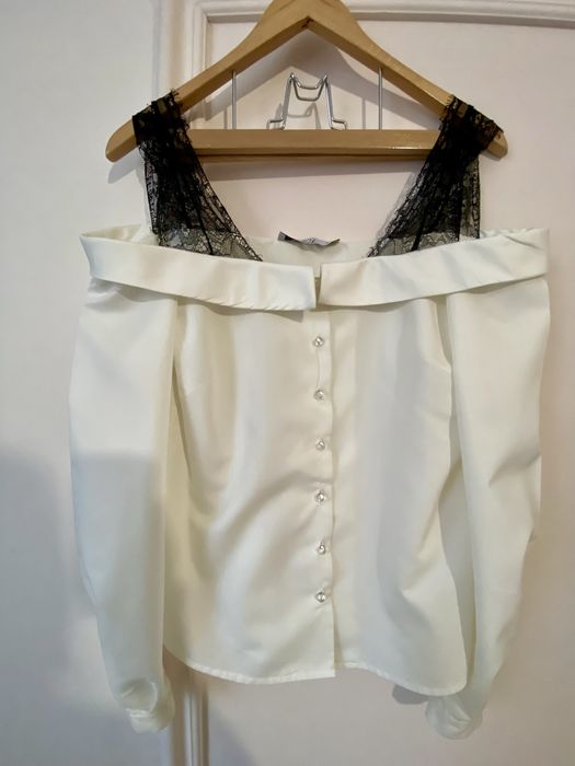 Стильна жіноча блузка