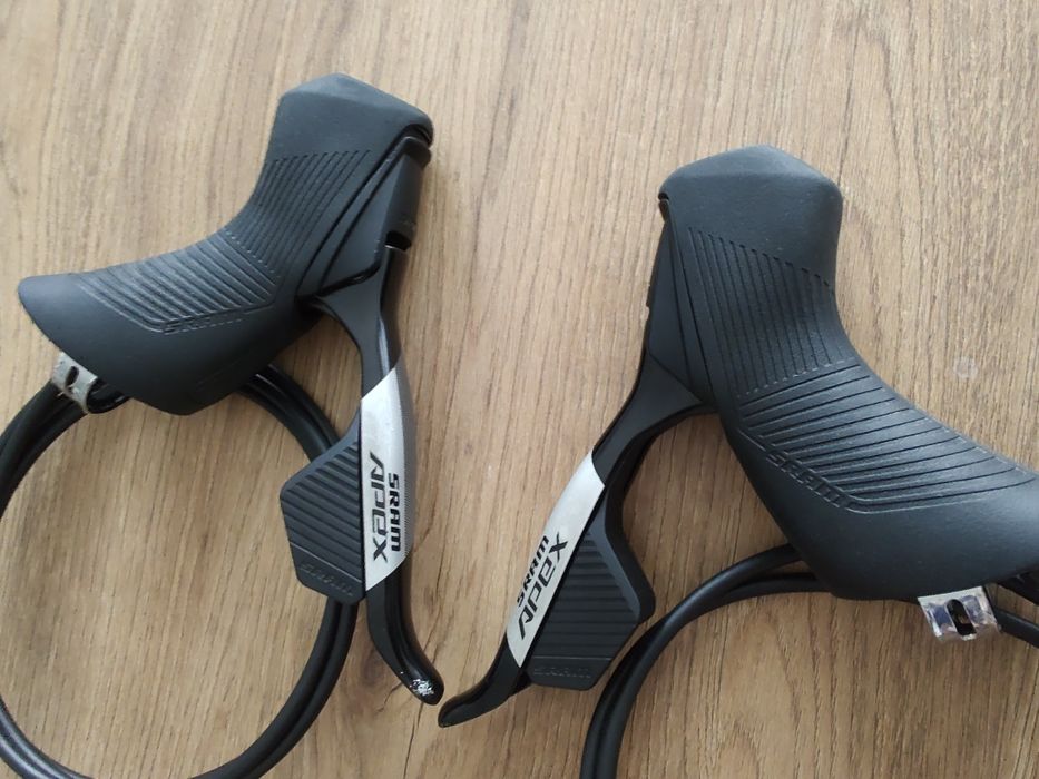 Klamkomanetki + zaciski Apex axs