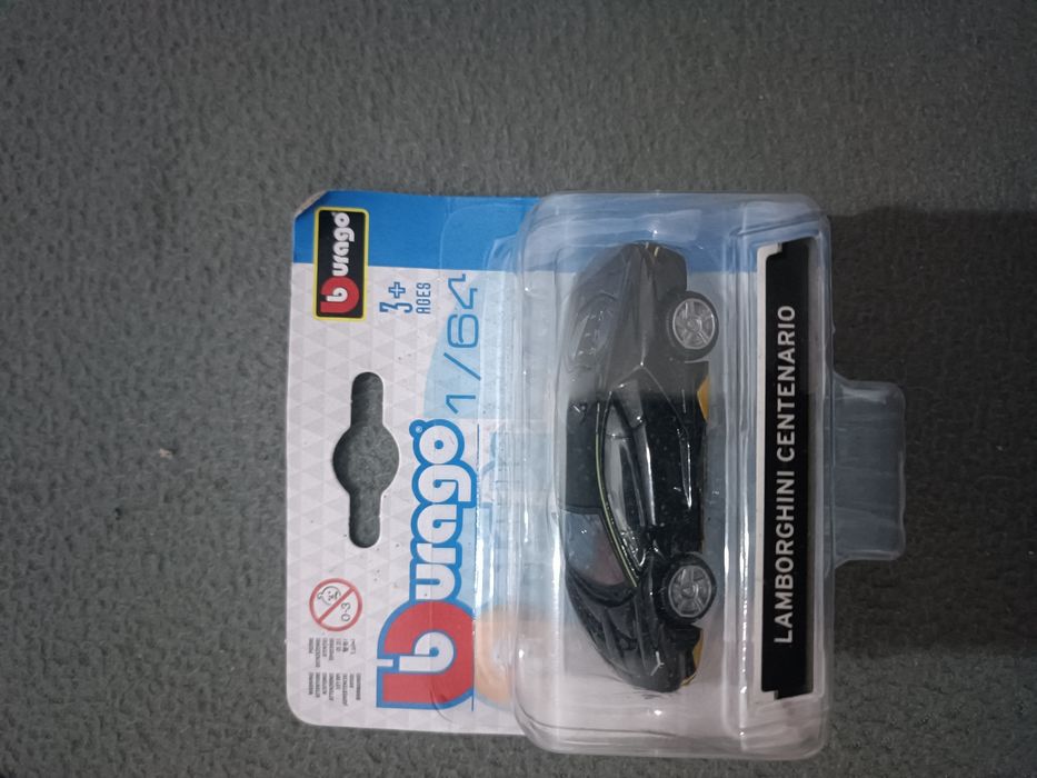 Hot Wheels em cartela