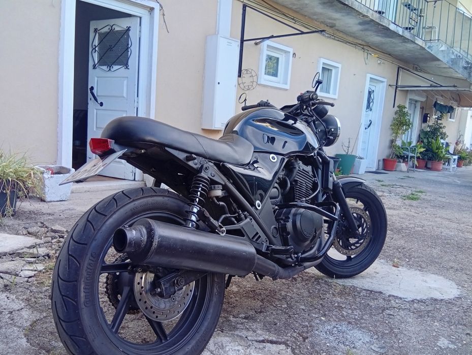 Vendo CB 500 custom.