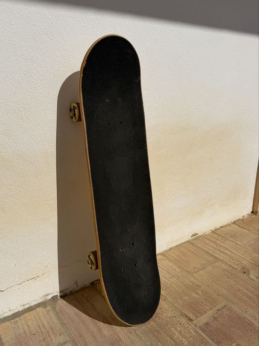 Skate marca Deeply