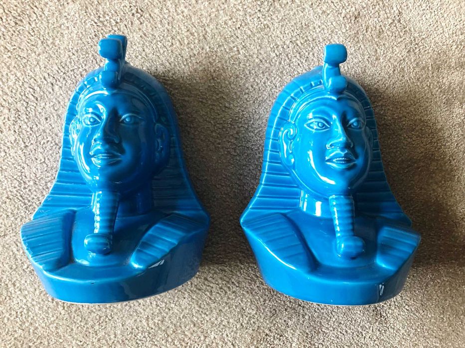 2 unidades de peças decorativas em loiça para segurar livros