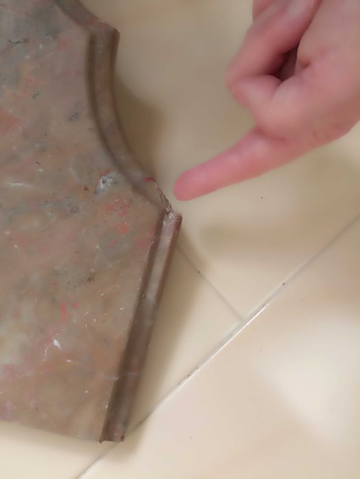 Par de Mísulas/mesas de cabeceira em talha dourada e marmore.