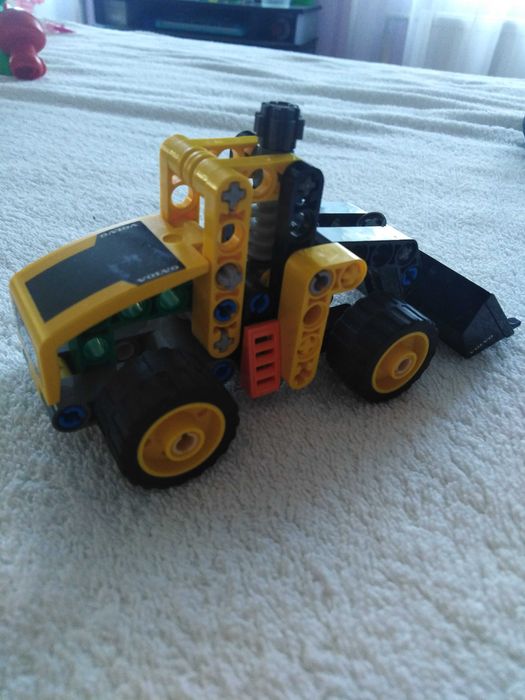 Міні набір LEGO Technical30433 "Фронтальний погрузчик Volvo"