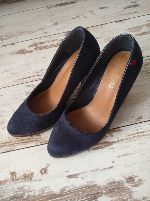 McArthur buty półbuty eleganckie granatowe na obcasie klocku zamszowe