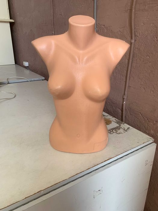 Манекен торс женский короткий телесного цвета Б/У