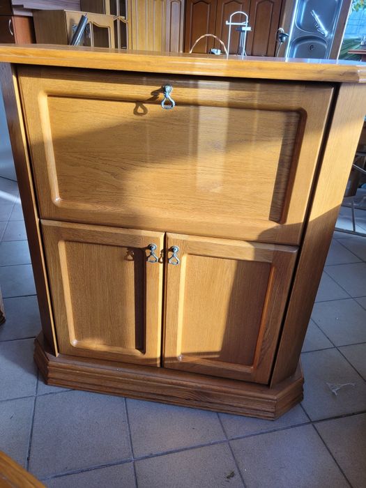 Sprzedam komodę solidna