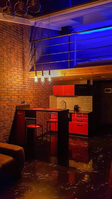 Сдаю 2эт.кв.в стиле ЛОФТ посуточно и почасово. М.Холодная гора. Класс