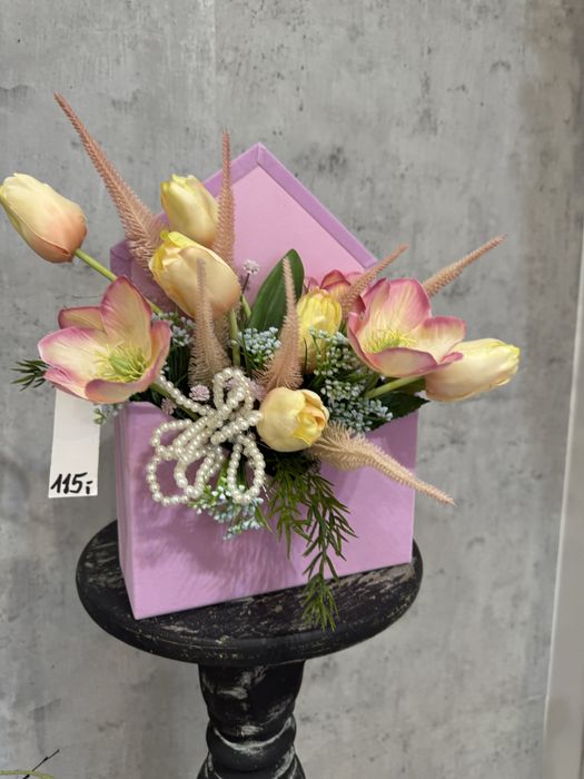 Wiosenny flowerbox w welurowej kopercie.