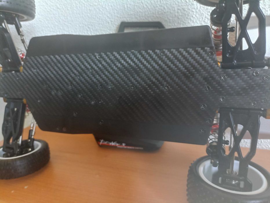 Carro telecomandado Wltoys 104001 escala 1/10 NOVO