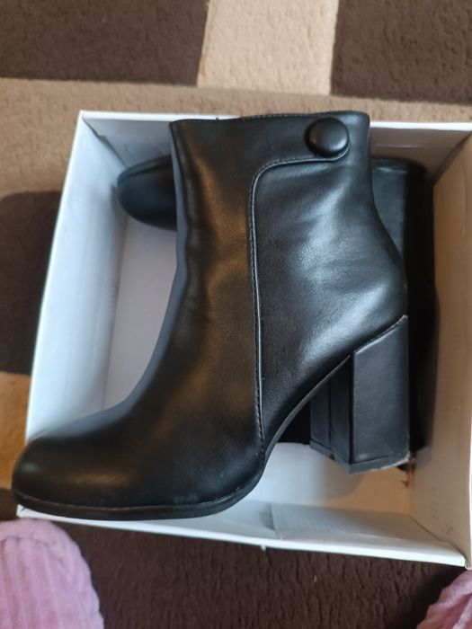 Продам ботінки,черевики