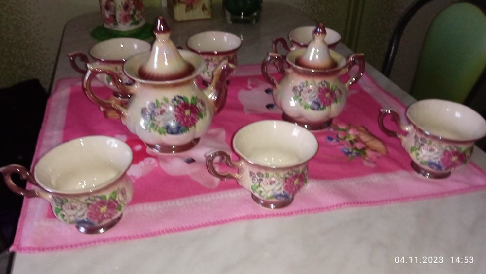 Сервиз чайный и супница Новые.