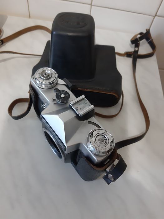 Продам фотоаппараты без оптики (цена за всё)