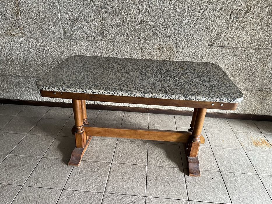 Mesa de cozinha com tampo em marmore