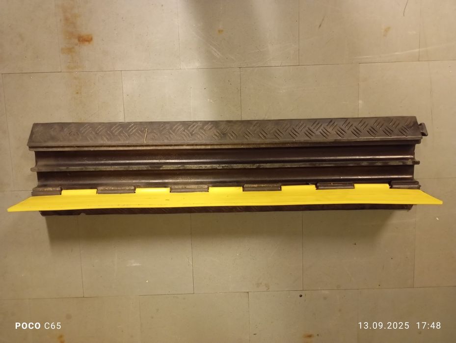 Próg kablowy 1m najazd osłona przewodów rurek