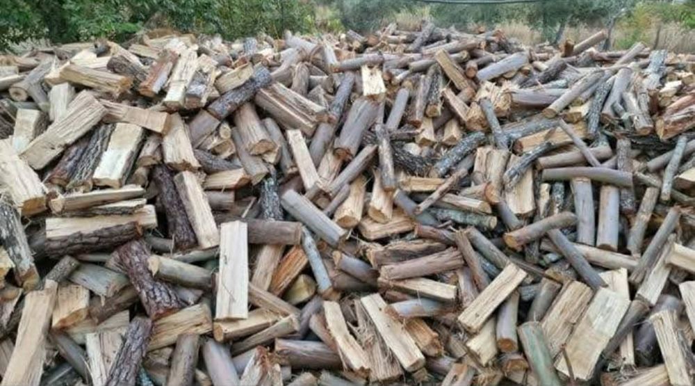 Vendo lenha seca de pinho 40€metro.mistura 50€metro.mais informações m