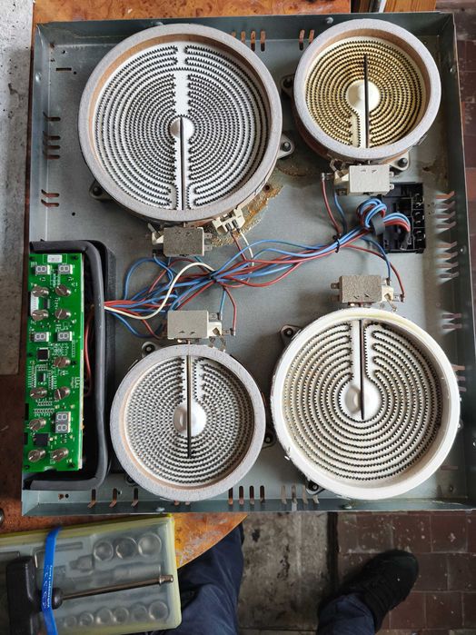 Модуль керування сенсорною варильною поверхнею Pyramida