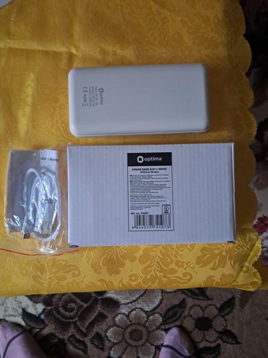 Повер банк білий