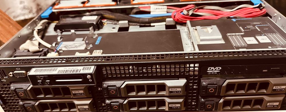 Servidor Dell PowerEdge R710 1 CPU 6 cores 2.80Ghz 72GB 6 discos 1TB63824206610177123