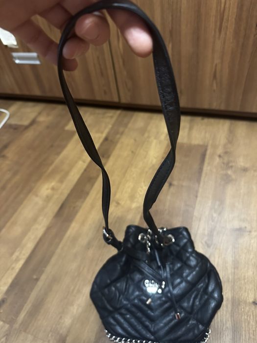 Продам жіночу сумку Guess