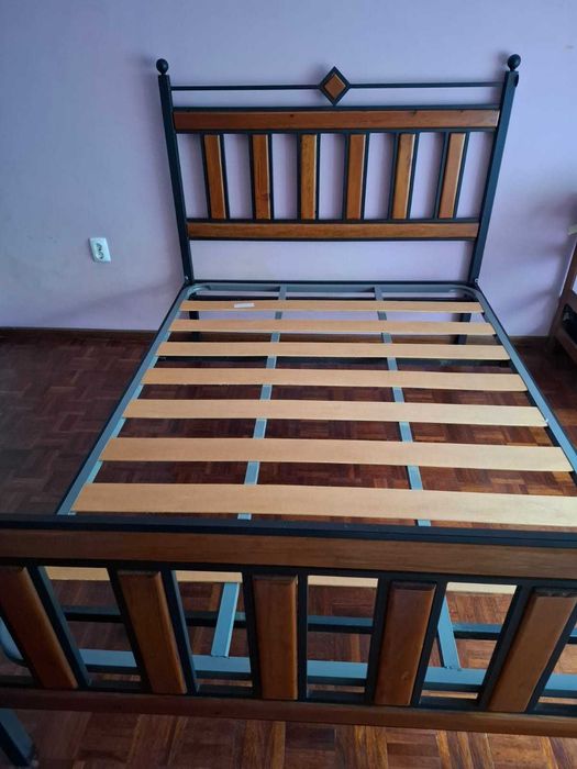 Vende-se cama + 2 cabeceiras