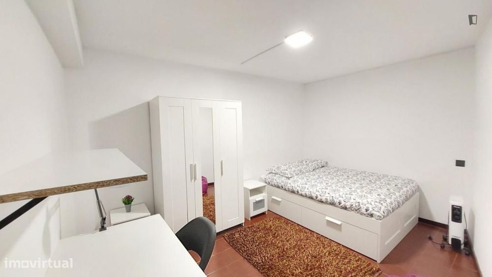 Quarto - localizado em Senhora da Hora Porto