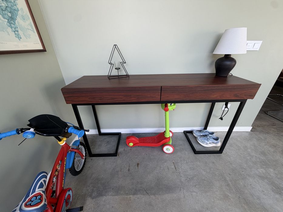 Movel de entrada em pau ferro 1,5 x 0,8 x 0,4