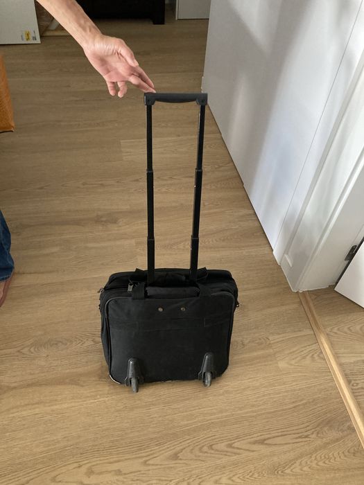 Mala viagem (piloto)voos low cost marca MSK