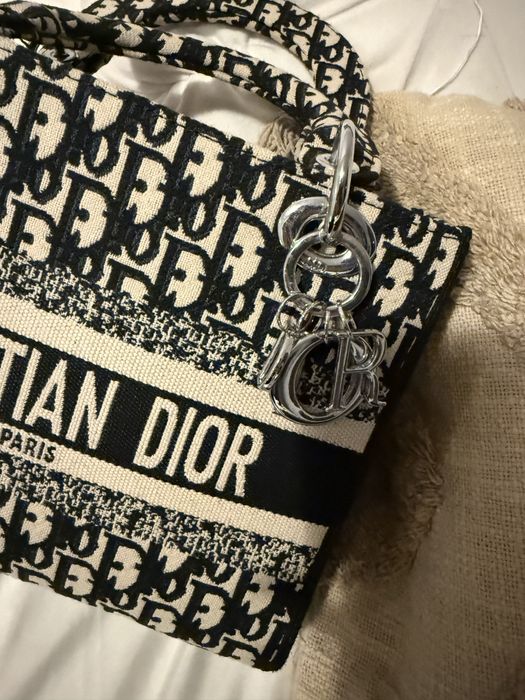 Śliczna mała torebka lady dior