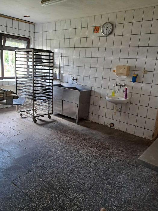 Sprzedam zakład cukierniczo-piekarniczy z wyposażeniem - Więcej